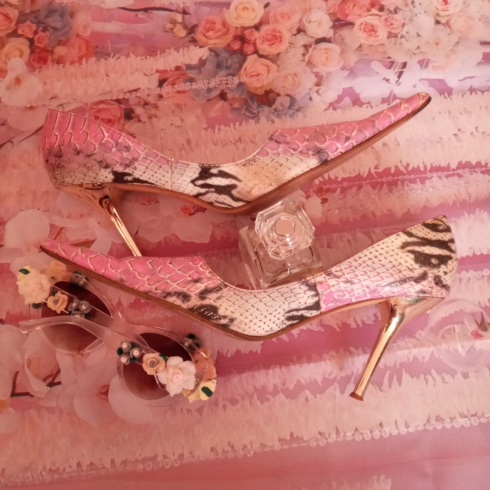 Shoes - Picture 3 of 4